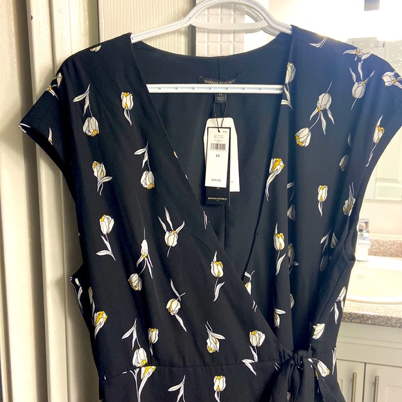 BRAND NEW, never worn, beautiful Banana Republic Wrap Dress - Picture 2 of 6
